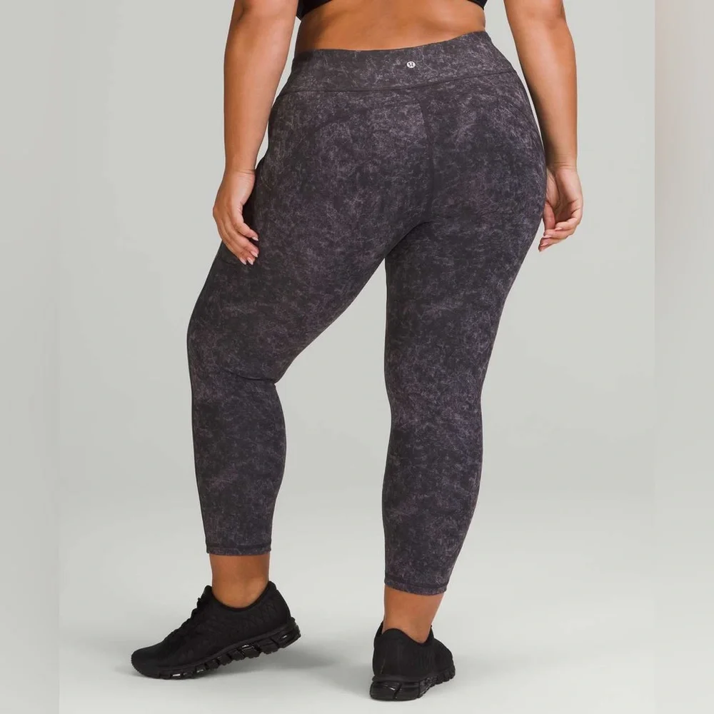 Lululemon Invigorate High-Rise Crop 23